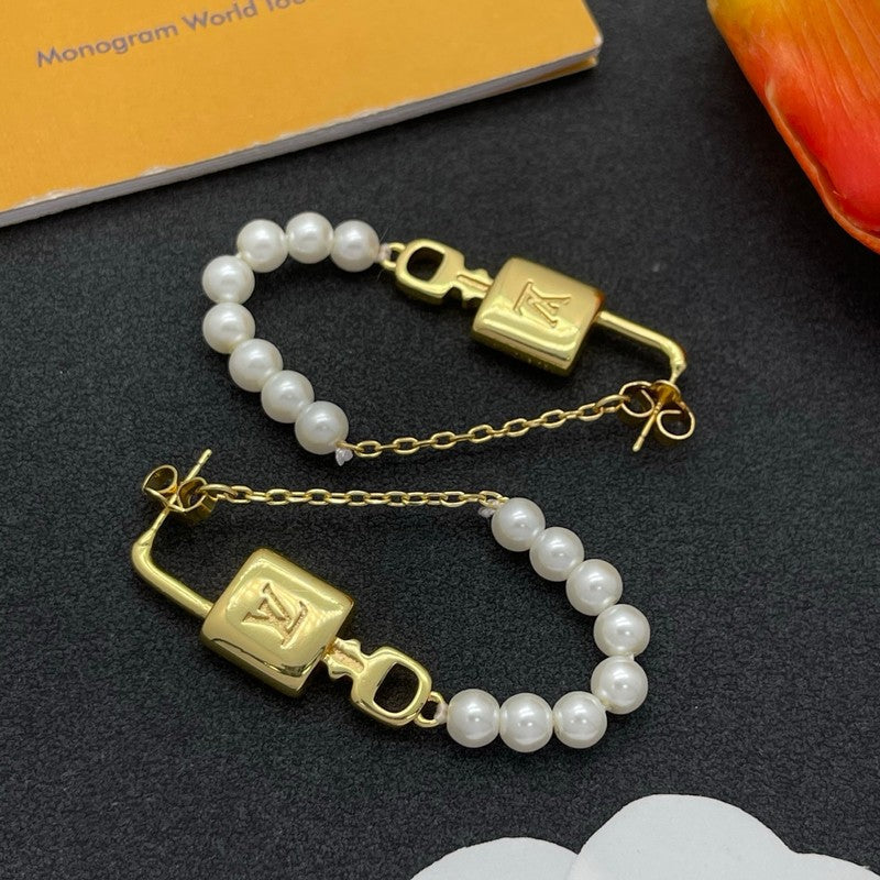 Louis Vuitton Pearl Lock Gold 18K Gold Earrings