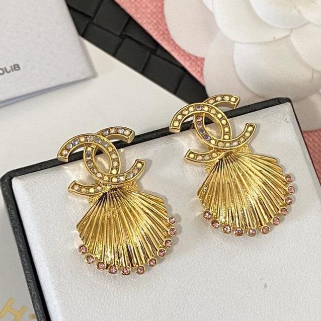 Chanel Shell Pendant 18K Gold Earrings