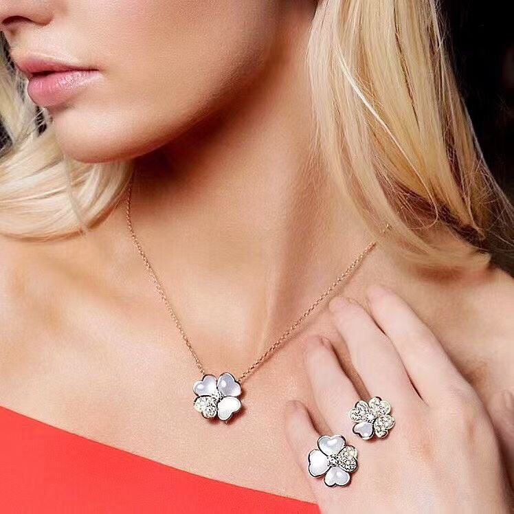 Cosmos Clip pendant 18K Gold Necklace