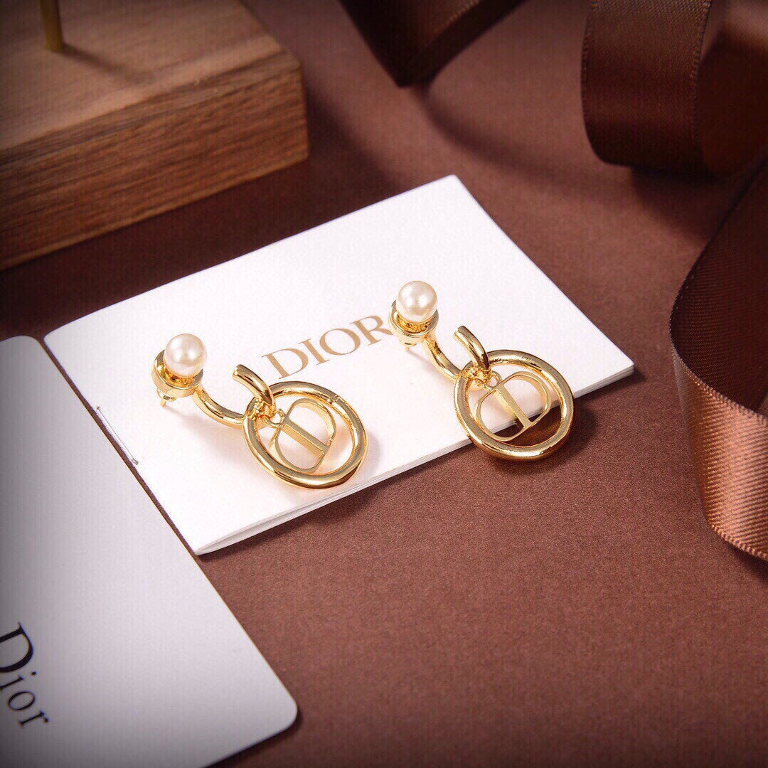 Dior 30 Montaigne Pearls 18K Gold Earrings