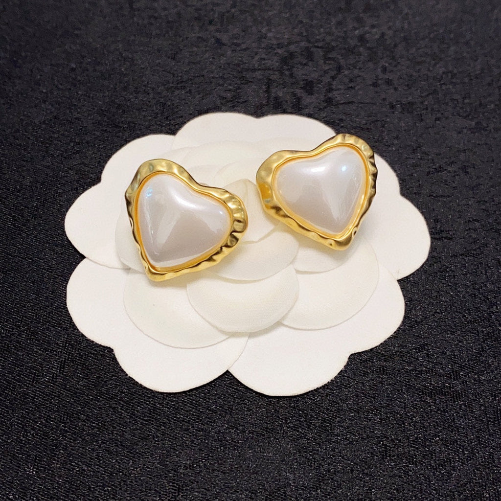 Chanel Heart Pearl 18K Gold Earrings