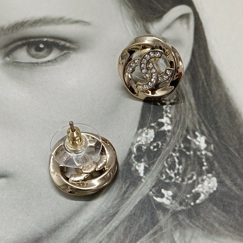 Chanel Round Diamond Gold 18K Gold Earrings