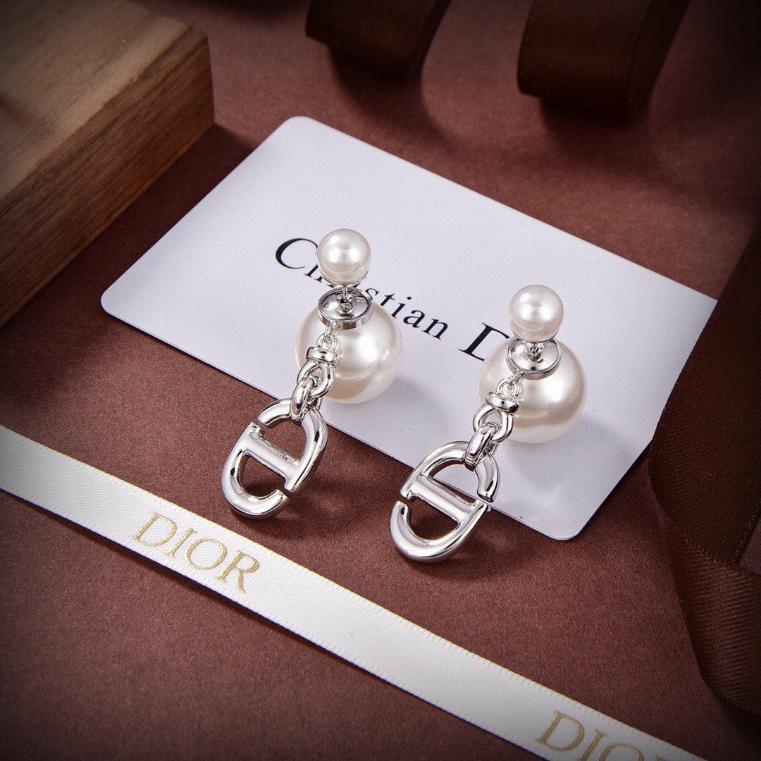 Dior 30 Montaigne 18K Gold Earrings