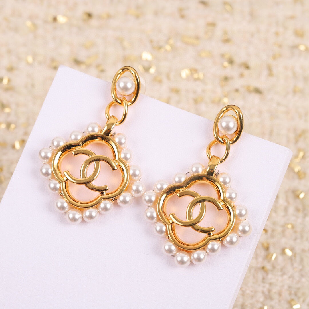Chanel Square Pearl Pendant 18K Gold Earrings