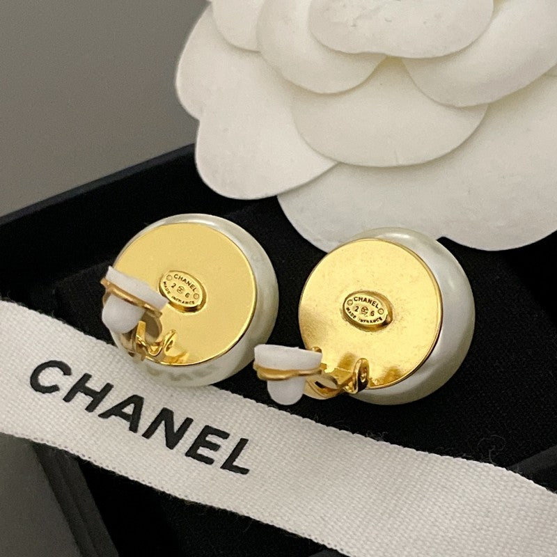 Chanel Pearl Gold Round 18K Gold Earrings