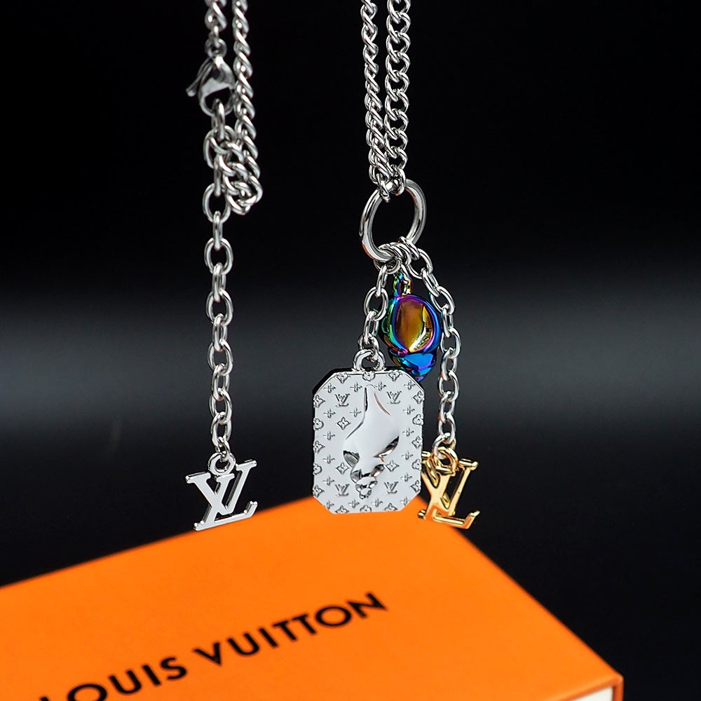 Louis Vuitton Shell 18K Gold Necklace