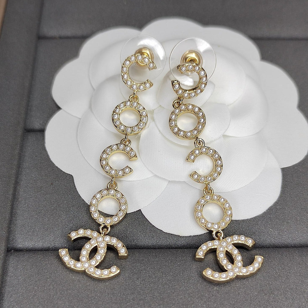 Chanel Pearl Pendant 18K Gold Earrings