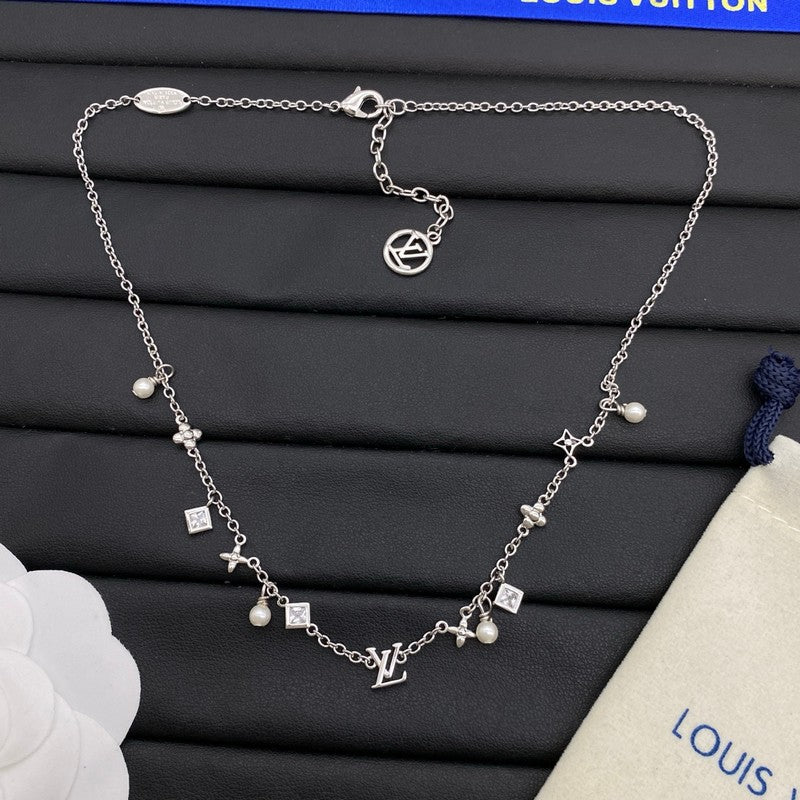 Louis Vuitton Pearl Gold 18K Gold Necklace