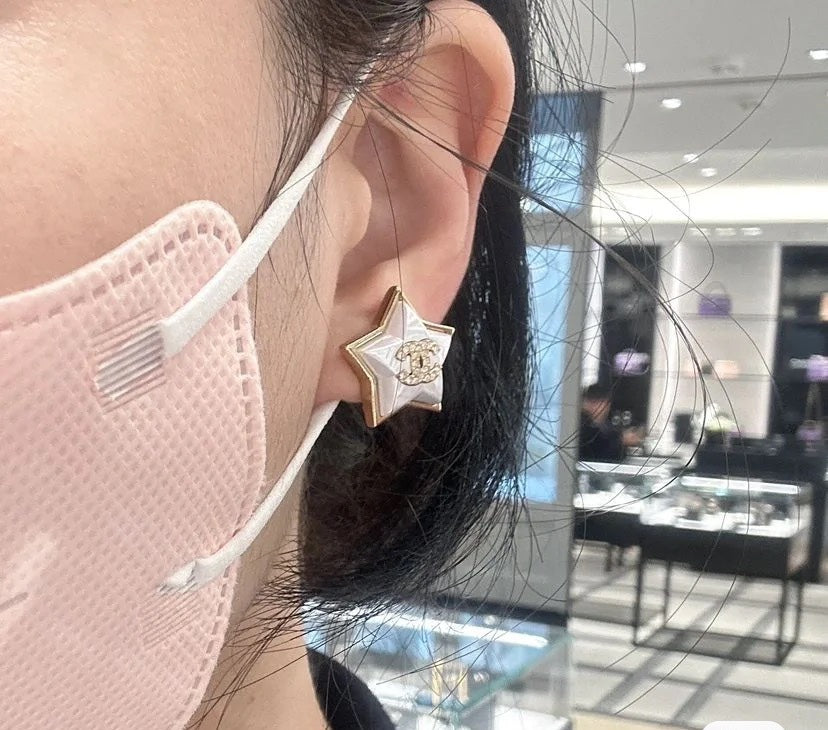 Chanel Star Pearl 18K Gold Earrings