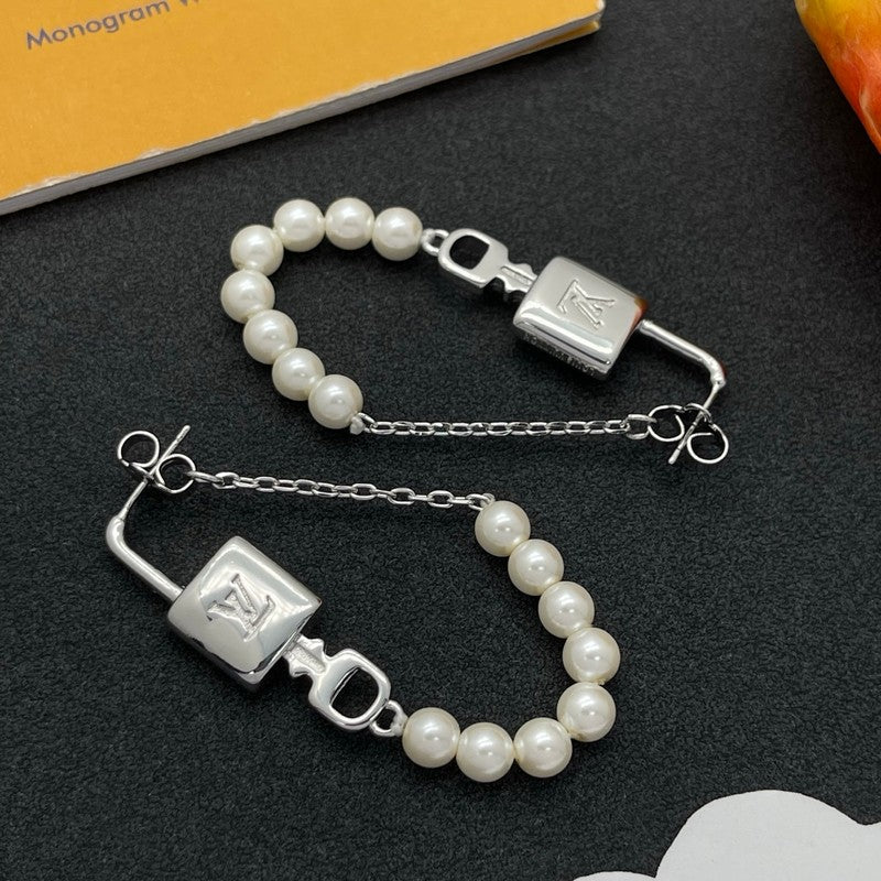 Louis Vuitton Pearl Lock Gold 18K Gold Earrings