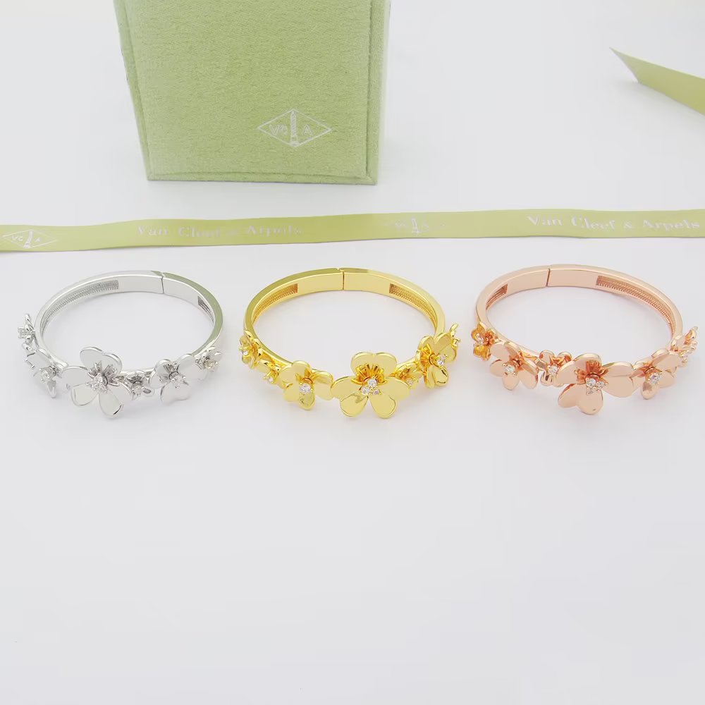Frivole Seven Flowers 18K Gold Bracelet