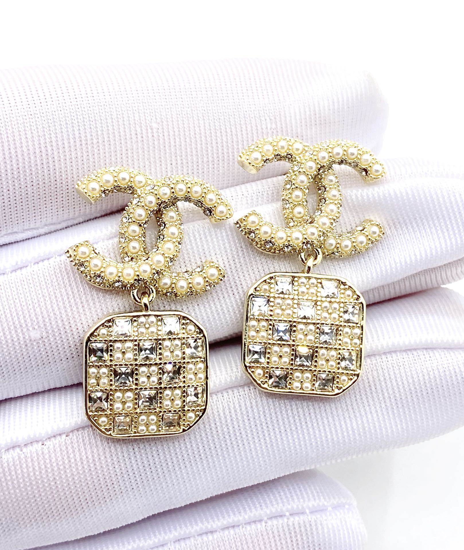Chanel Diamonds Drop 18K Gold Earrings