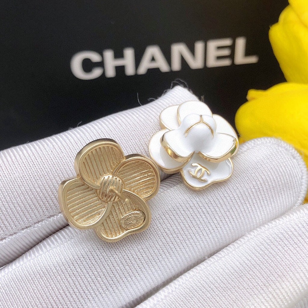 Chanel Flower Pearl 18K Gold Earrings