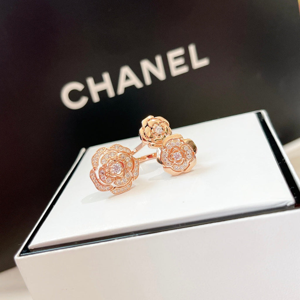Chanel Extrait De Cam ̈¦lia 18K Gold Ring