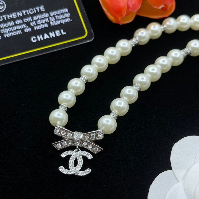 Chanel Bow Tie Pearls 18K Gold Necklace