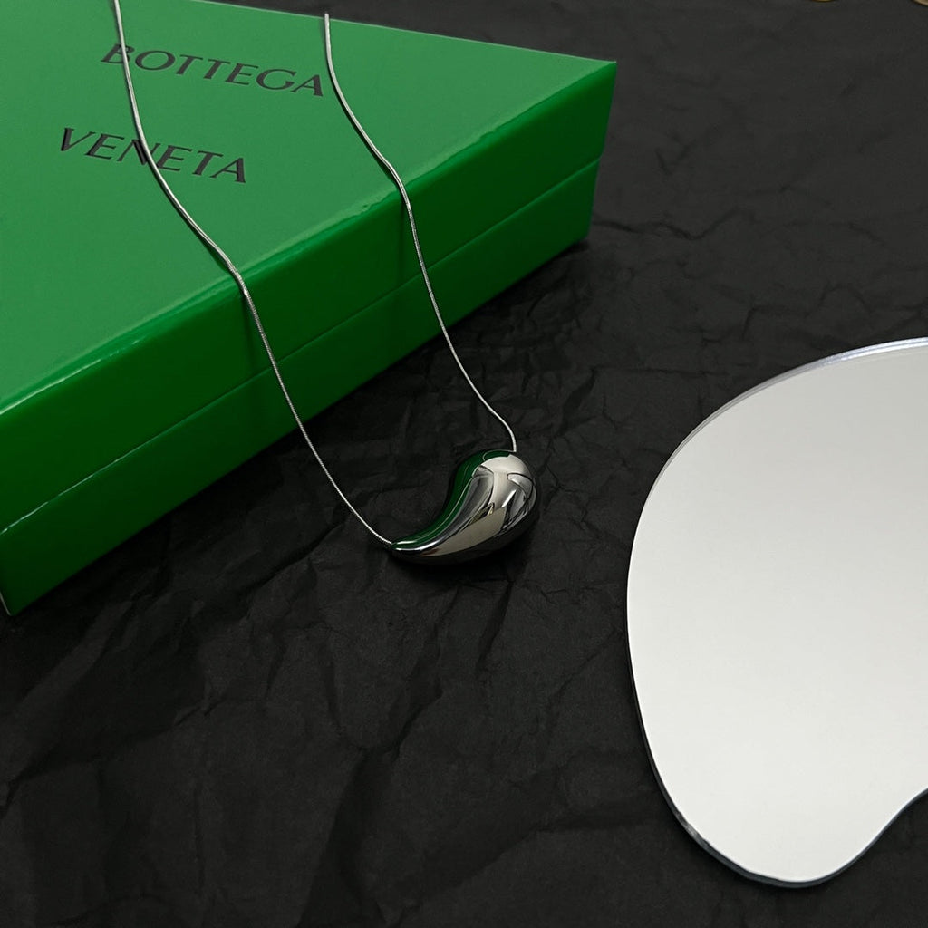Bvlgari Drop Pendant 18K Gold Necklace