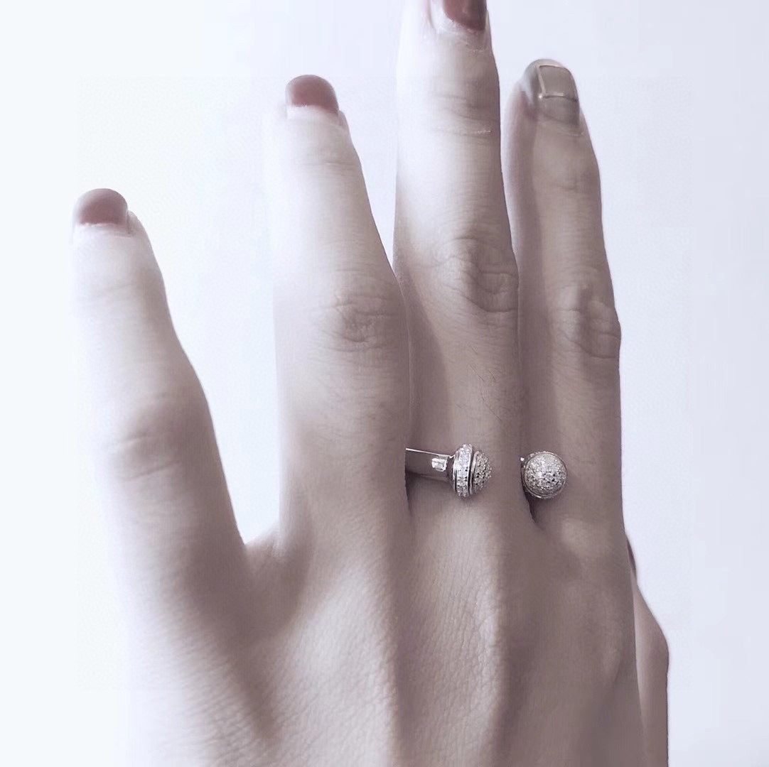 Open 18K White Gold Ring