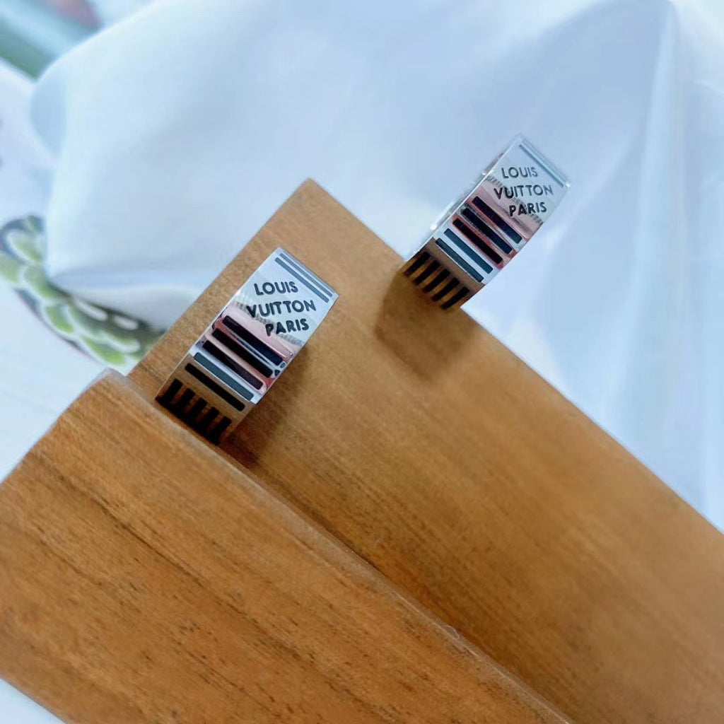 Louis Vuitton Damier Black 18K Gold Ring