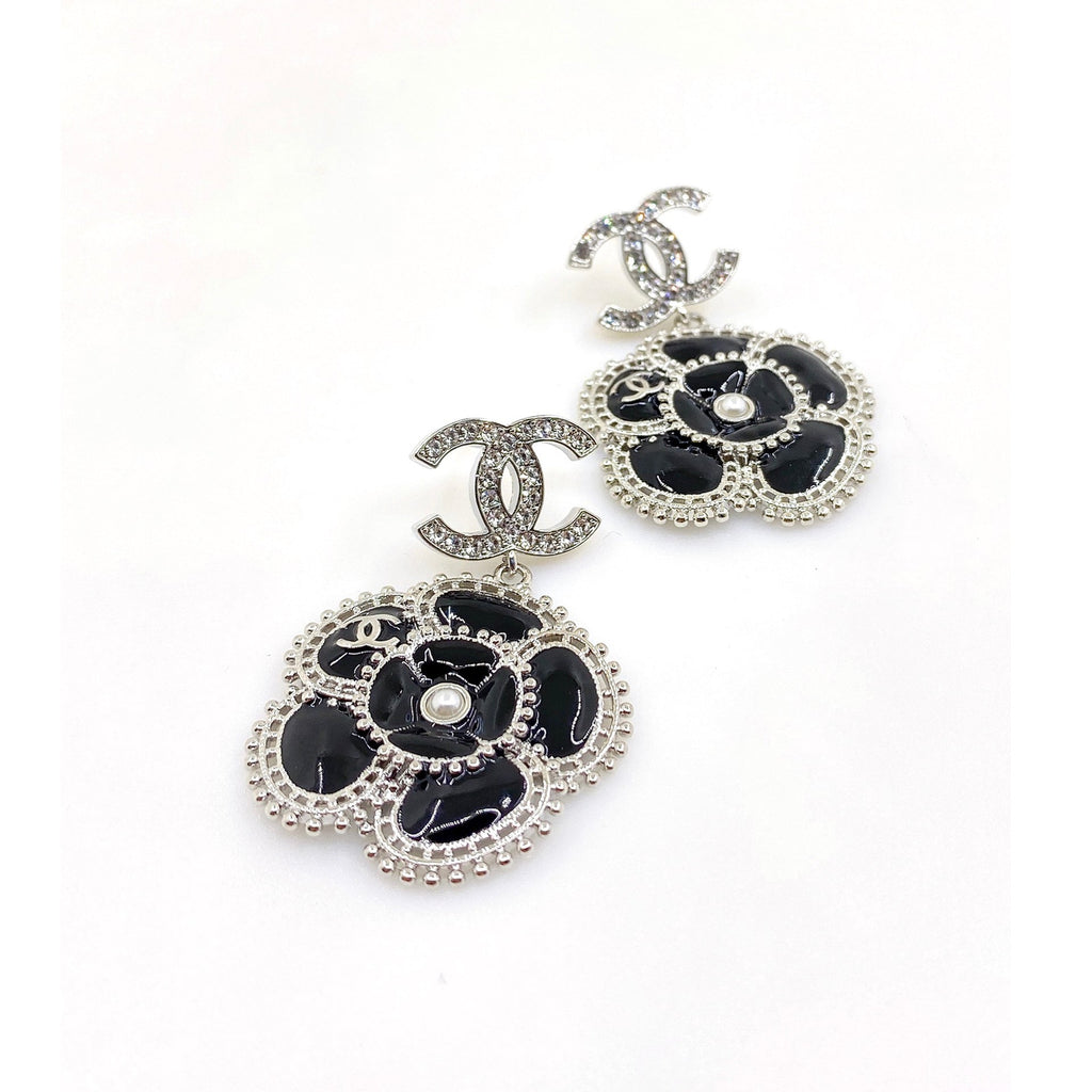 Chanel Black Pearl Camellia 18K Gold Earrings
