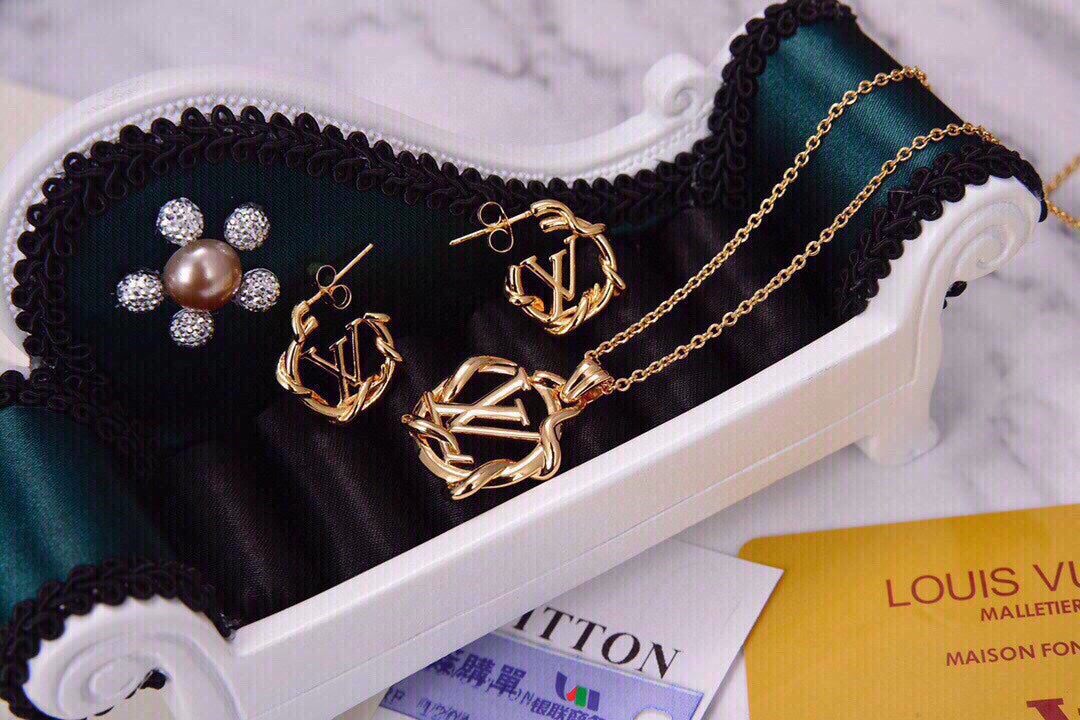 Louis Vuitton Garden Louise Hoop 18K Gold Earrings