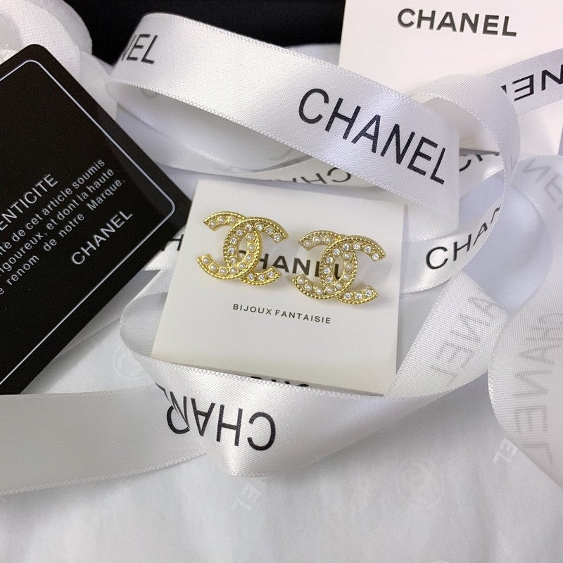 Chanel Pearls 18K Gold Earrings
