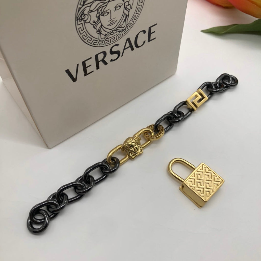 Celine Ver Chain 18K Gold Bracelet