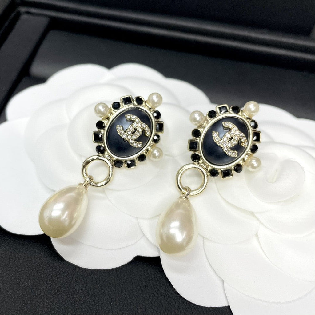 Chanel Pearl Pendant 18K Gold Earrings
