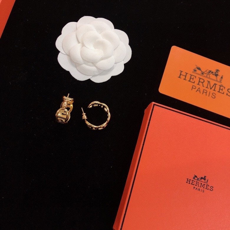 Hermes Chaine D'Ancre Enchainee 18K Gold Earrings