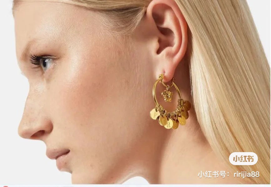 Vers Circle 18K Gold Earrings