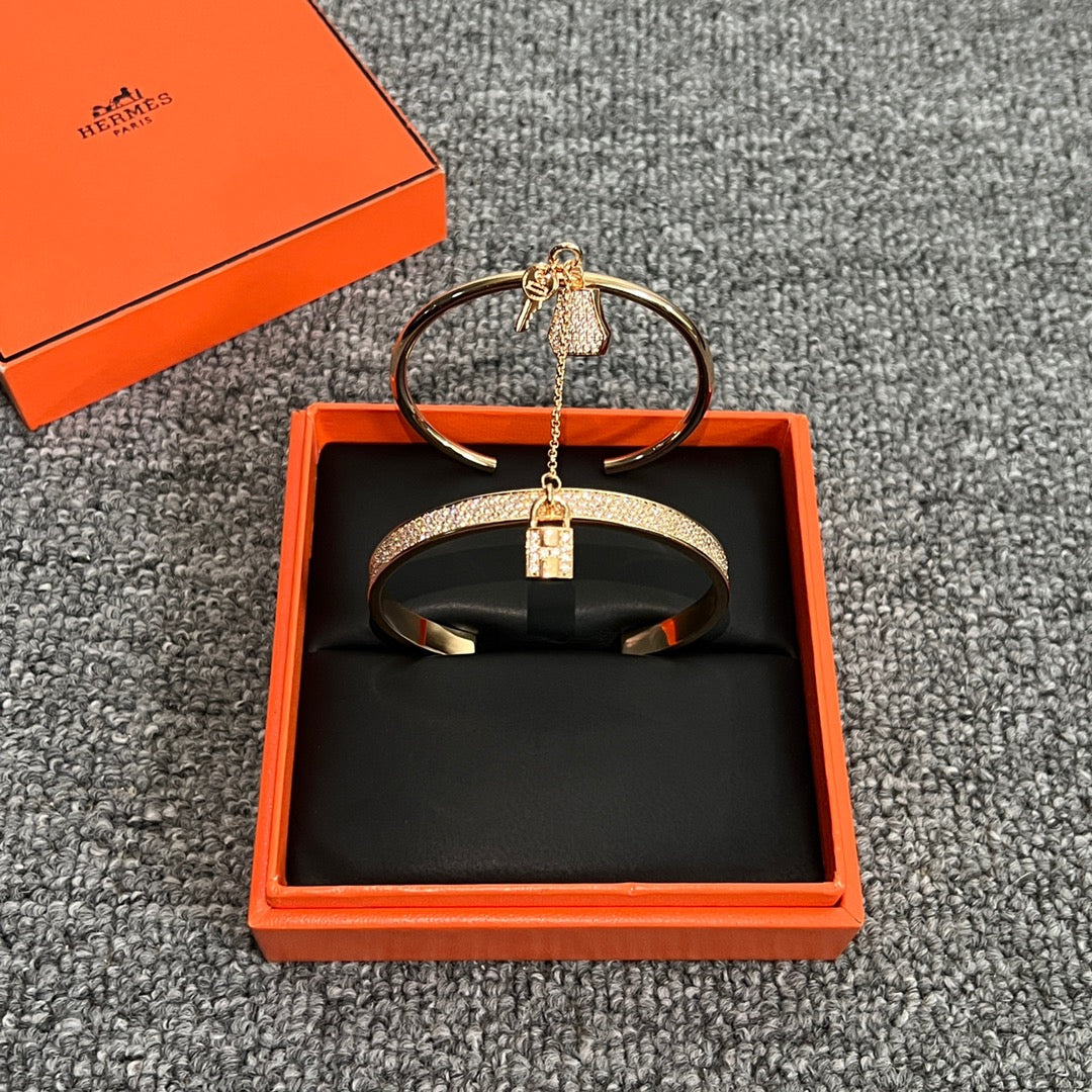 Hermes Kelly Clochette Diamonds 18K Gold Bracelet