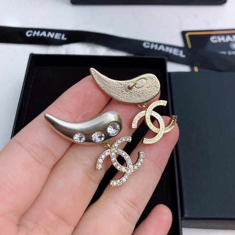 Chanel Feather Diamond Gold 18K Gold Earrings