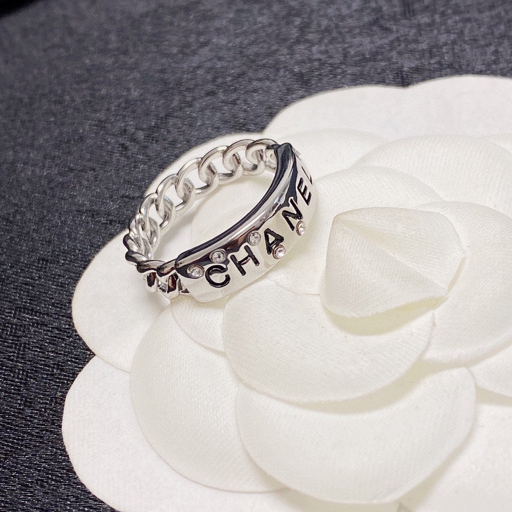 Chanel Chain Link 18K Gold Ring