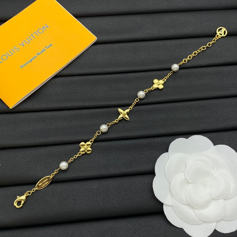 Louis Vuitton Blossom Pearl 18K Gold Bracelet
