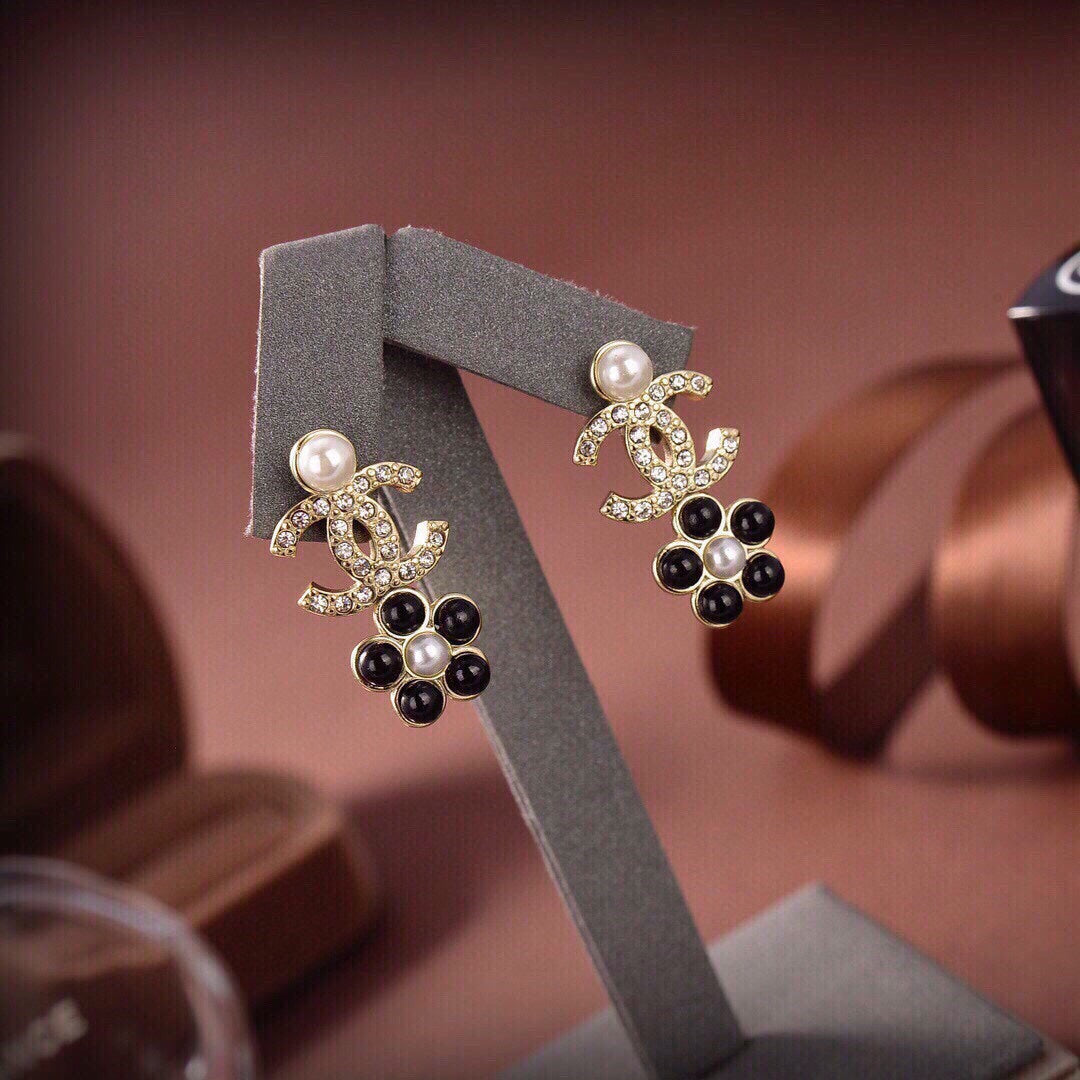 Chanel Butterfly Pendant 18K Gold Earrings