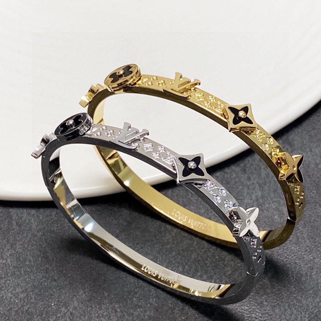 Louis Vuitton Idylle Blossom 18K Gold Bracelet