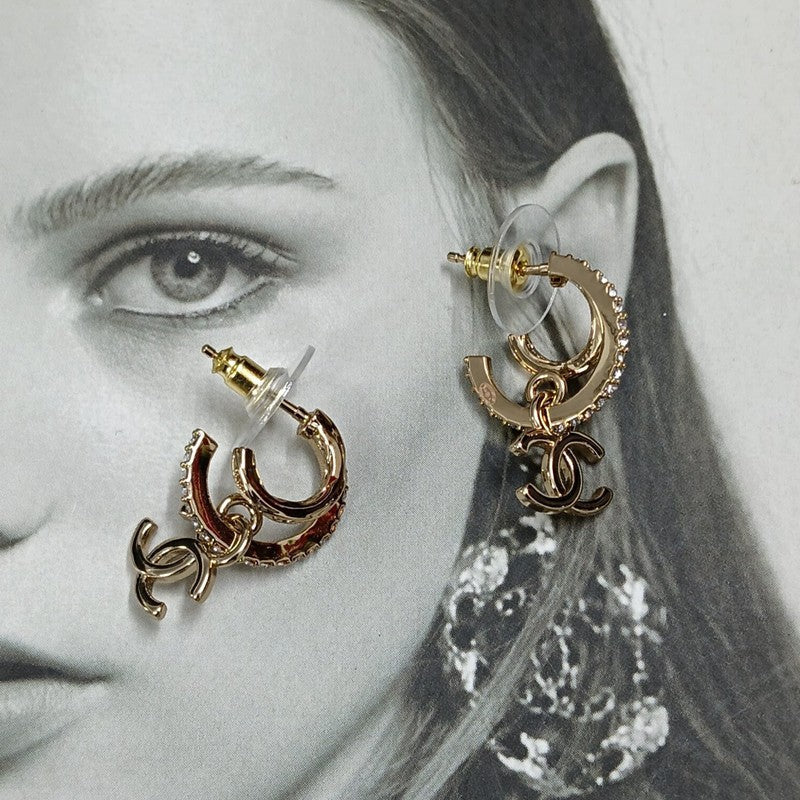 Chanel Vintage Gold 18K Gold Earrings