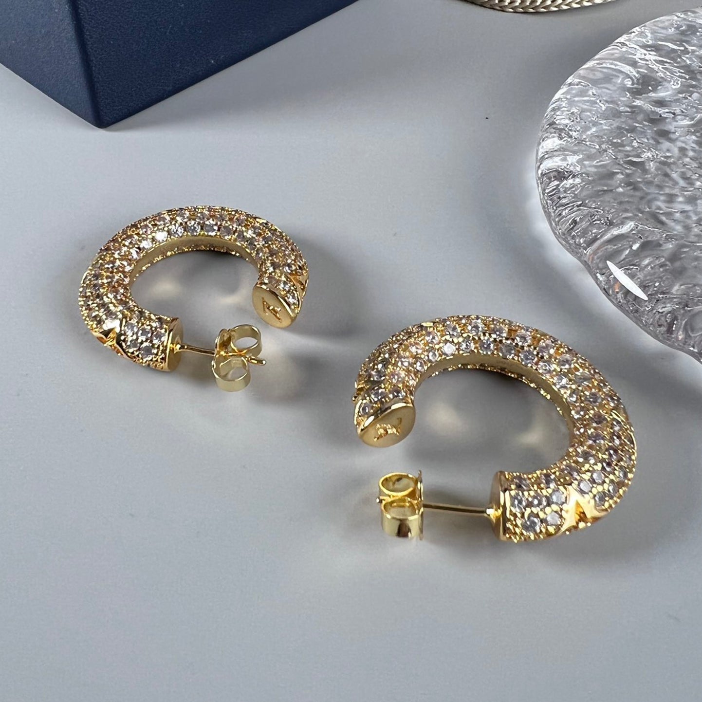 Louis Vuitton Circle Diamonds 18K Gold Earrings