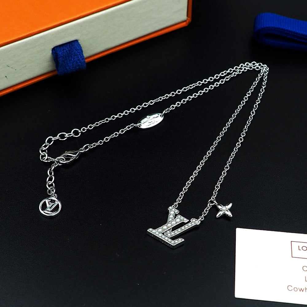 Louis Vuitton Iconic Pearls 18K Gold Necklace