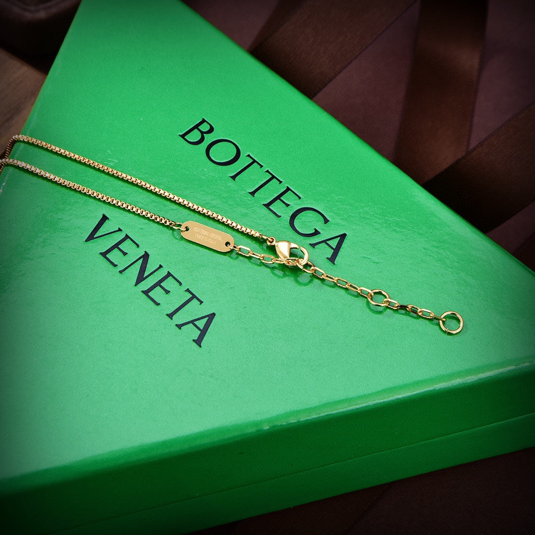 Bvlgari Facet Pearl 18K Gold Necklace