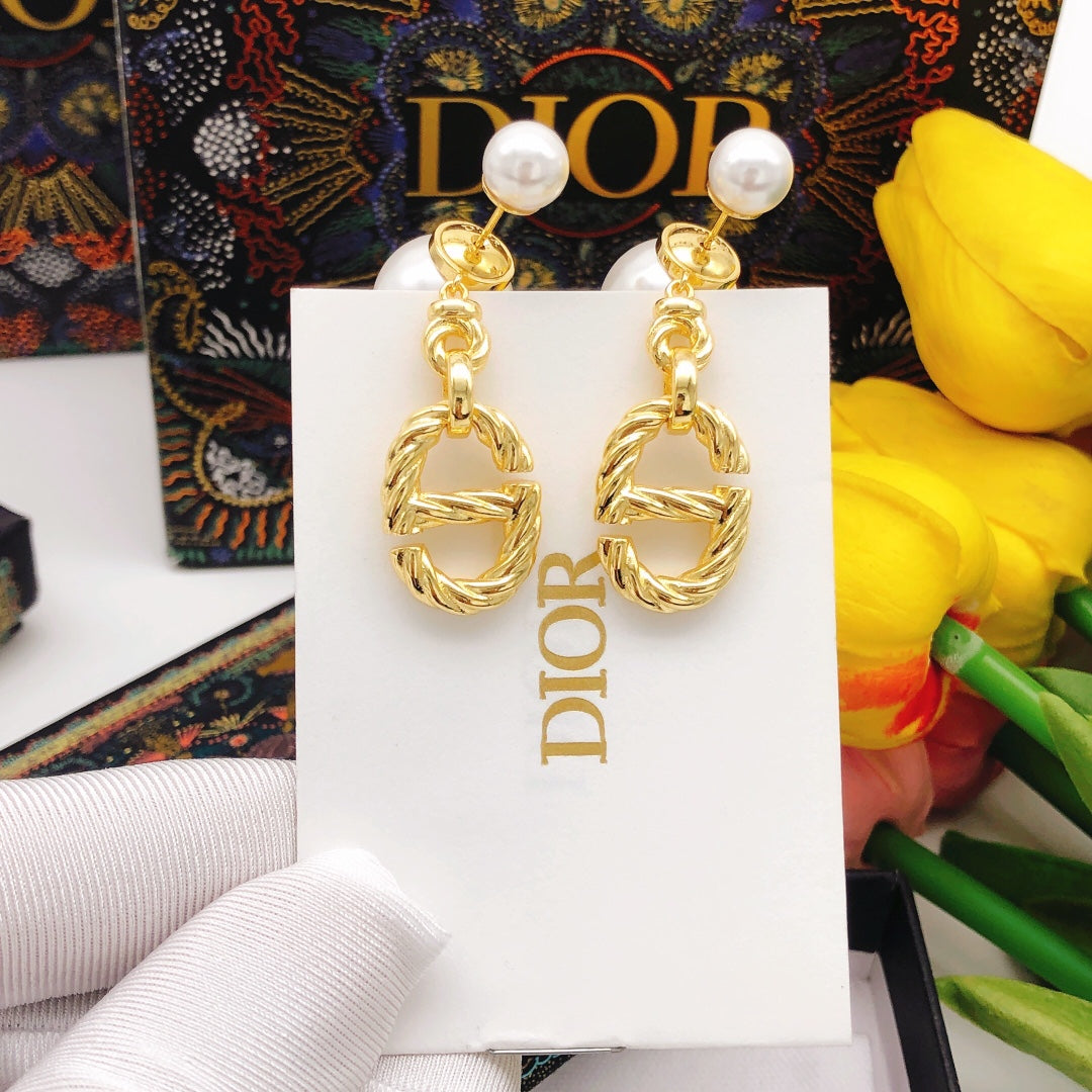 Dior 30 Montaigne Pearls 18K Gold Earrings