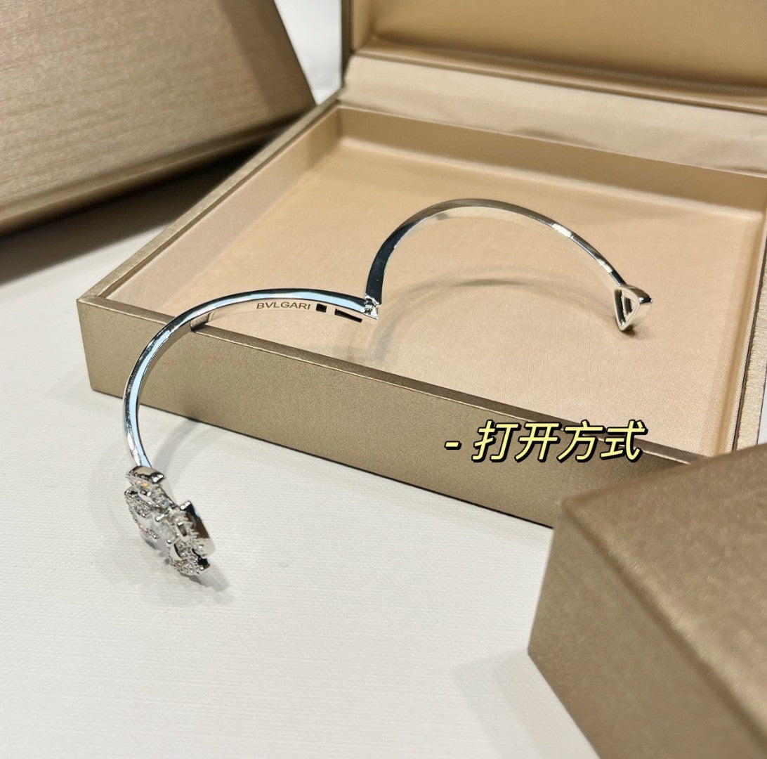 Fiorever Diamonds 18K Gold Bracelet