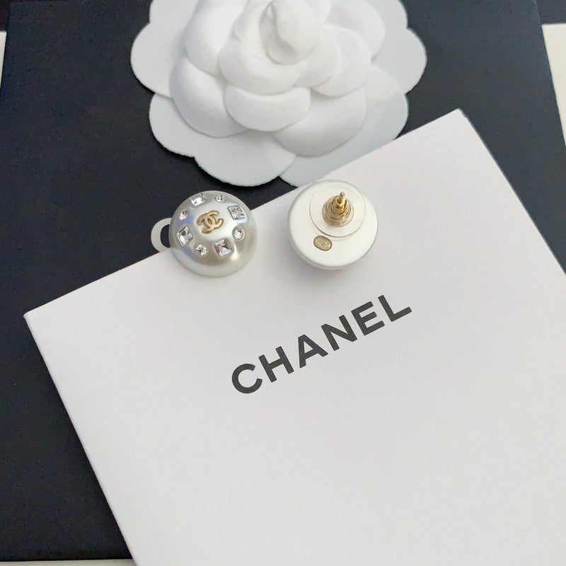 Chanel Pearl Round Crystal 18K Gold Earrings