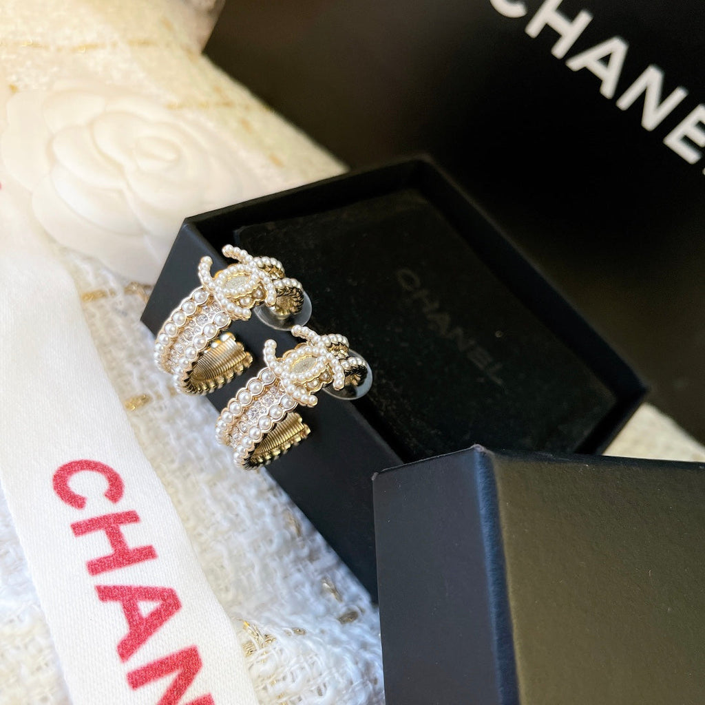 Chanel Pearls 18K Gold Earrings