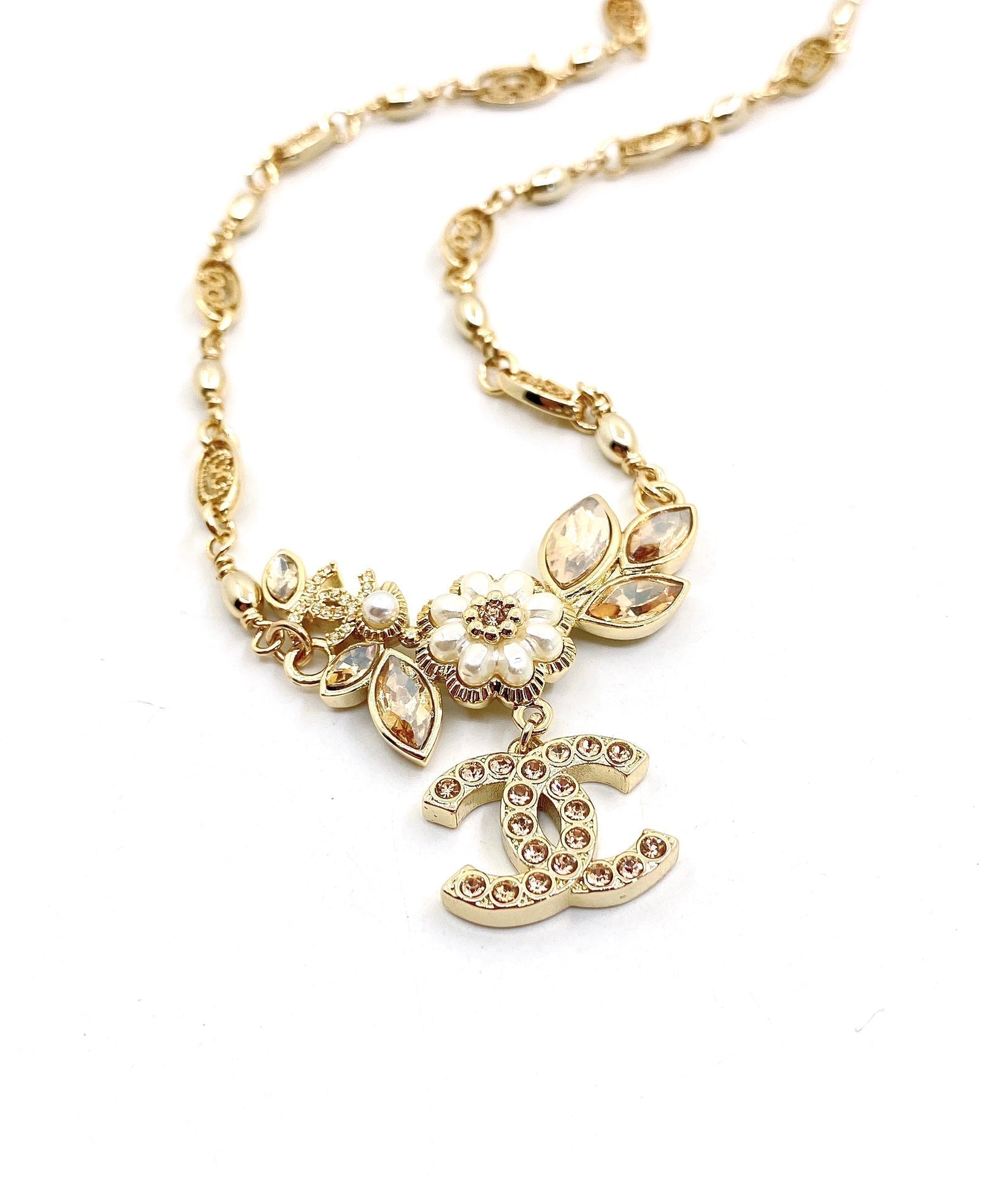 Chanel Flowers Diamonds 18K Gold Necklace