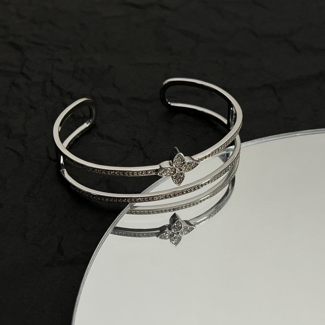 Louis Vuitton Idylle Blossom Two-Row 18K Gold Bracelet