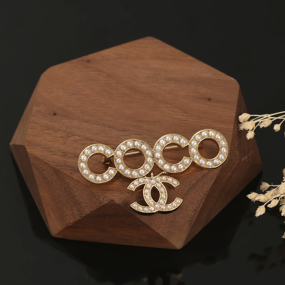 Chanel Coco Crush Pearls 18K Gold Brooch