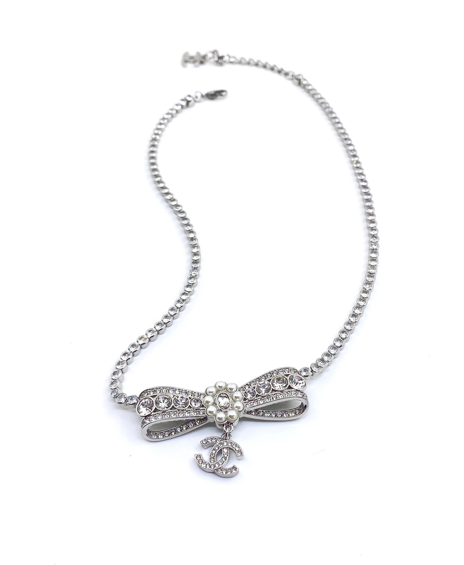 Chanel Diamonds Bow Tie 18K Gold Necklace