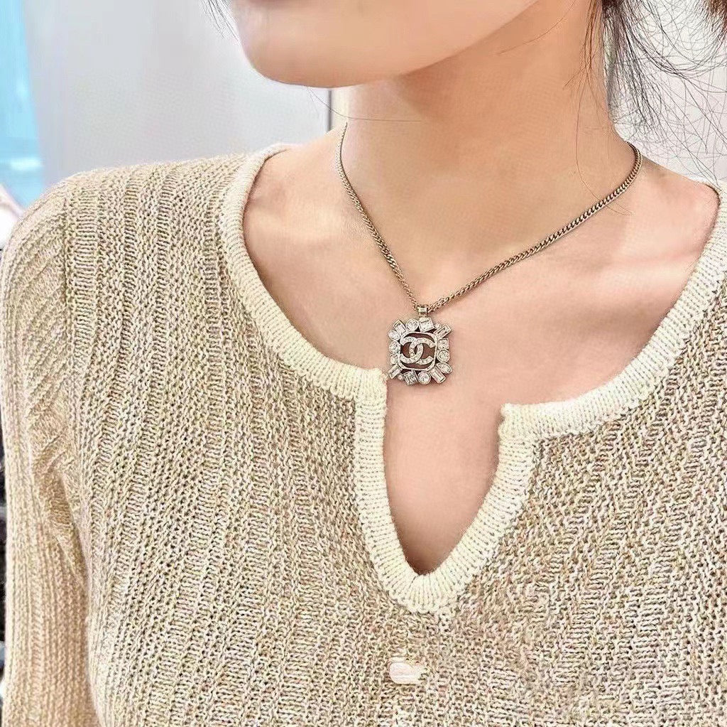 Chanel Diamonds Pendant 18K Gold Necklace