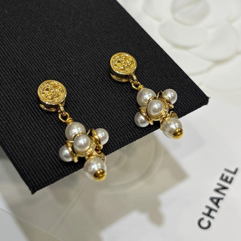 Chanel Grape Pearl Gold 18K Gold Earrings