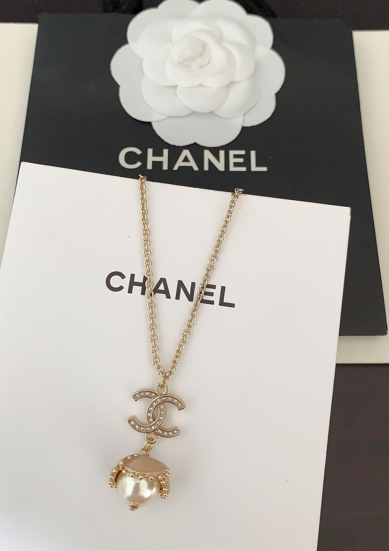 Chanel Pearls Flower 18K Gold Necklace